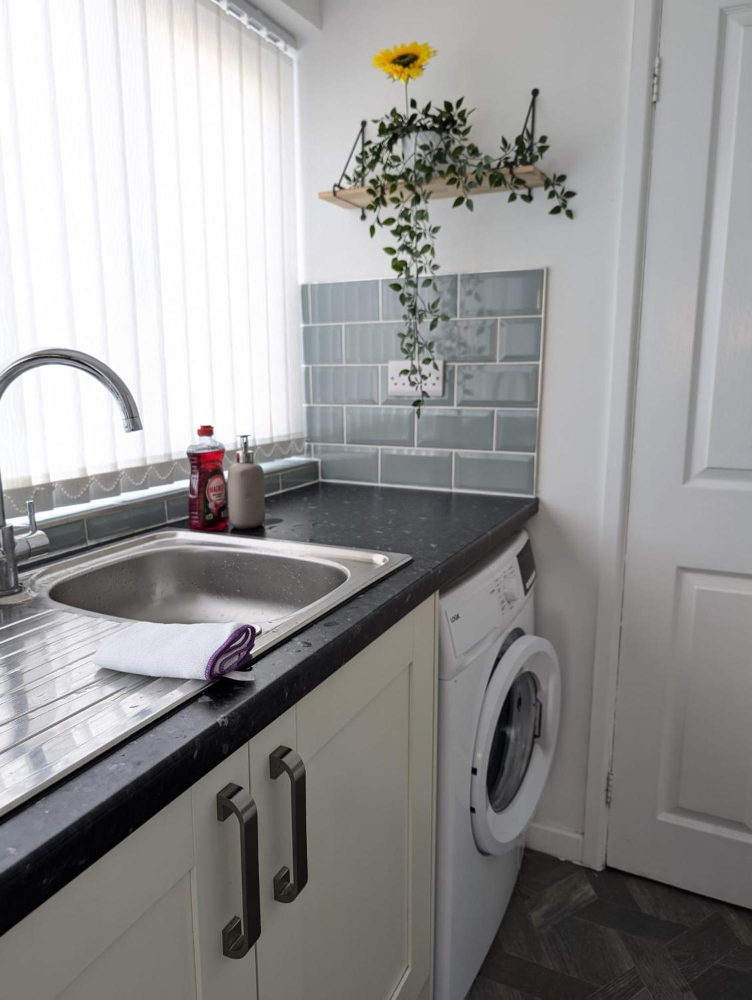 Appartamento 3Br-St Johns Hse-Free Parking-Workers-Kitchen-Wifi-Dog Friendly Doncaster Esterno foto